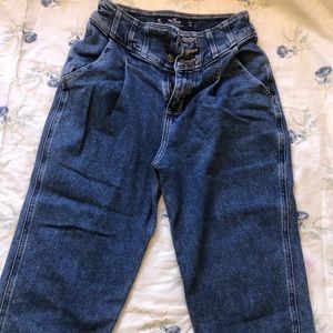 Hollister Womens ultra high rise 80s vintage mom jeans, size 0R. W24 L26